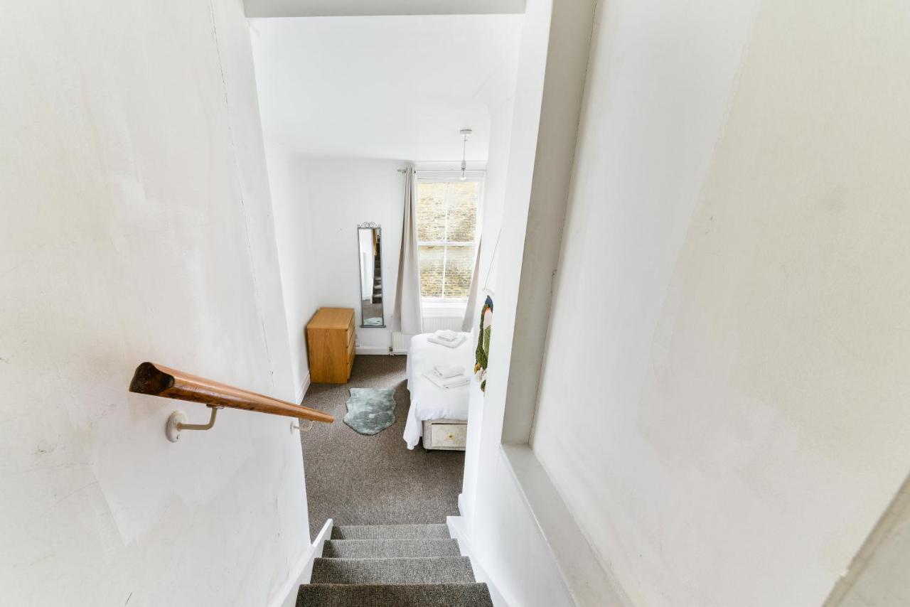 Maidavale 2 Bed Apartment - Sleeps 6 런던 외부 사진